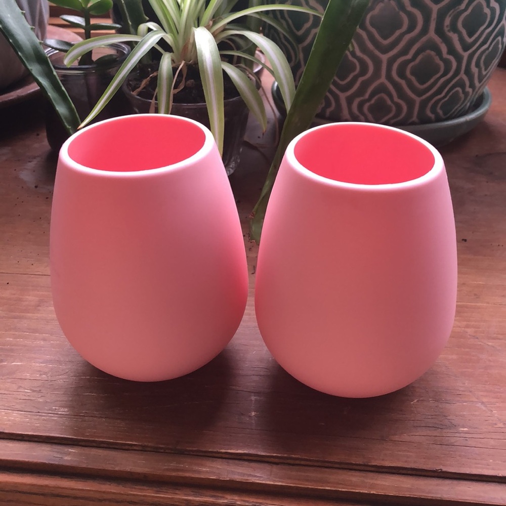 SOLD Odeme Set Of Two Baby Pink Silicone Wine Glasses - Picture 5 of 8